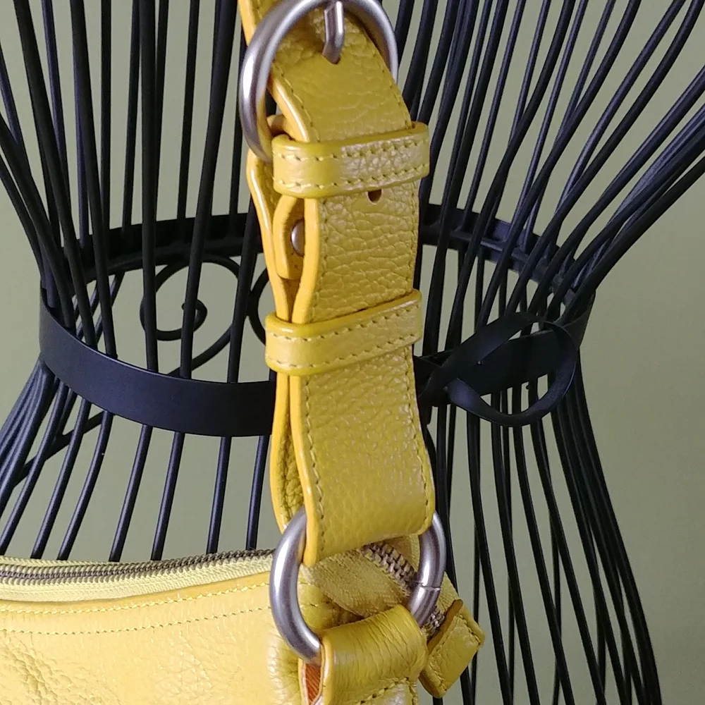 ⭐️Host Pick⭐️DANIER, Vintage Leather yellow bag - Picture 3 of 16